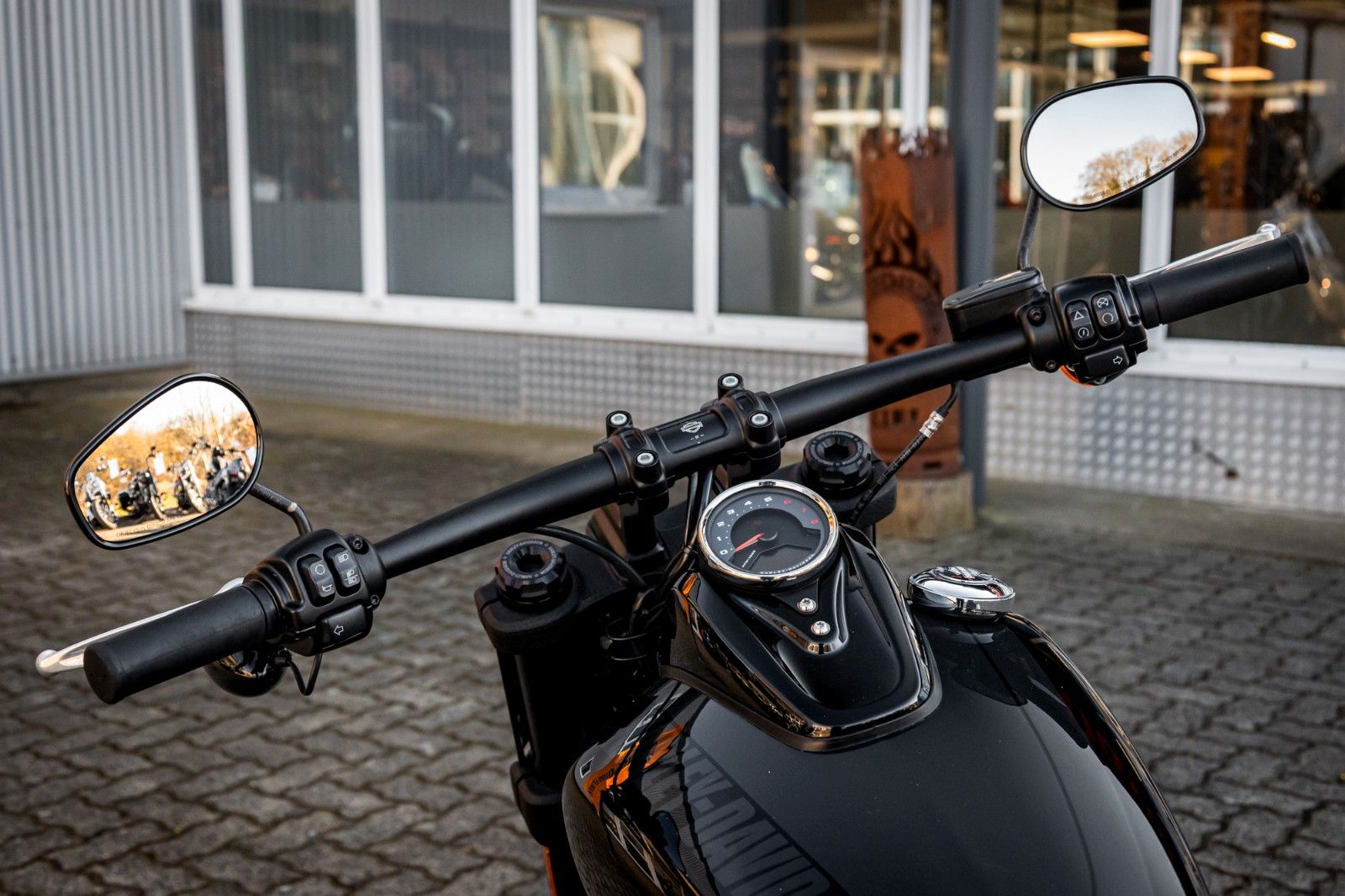 Fahrzeugabbildung Harley-Davidson FXFBS FAT BOB 114 CUI SOFTAIL