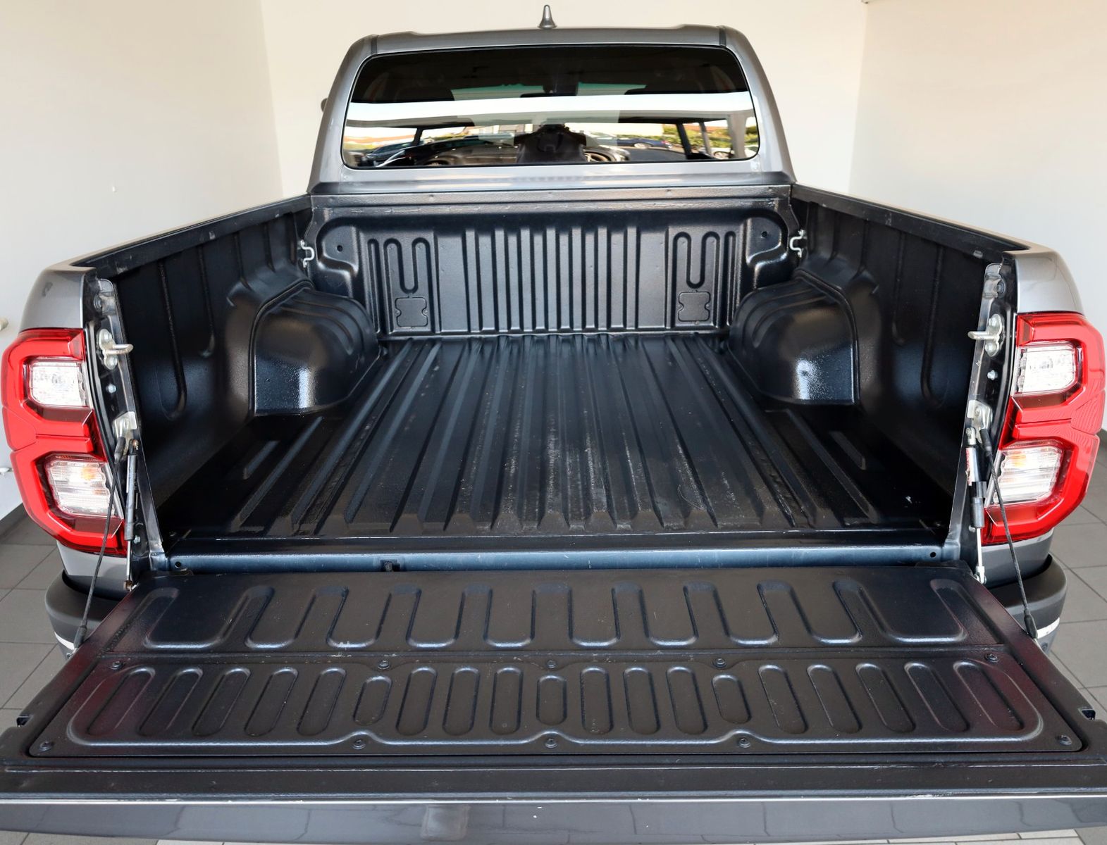 Fahrzeugabbildung Toyota Hilux Executive 2.8D-4D 4x4,Navi,Kamera,ACC,AHK