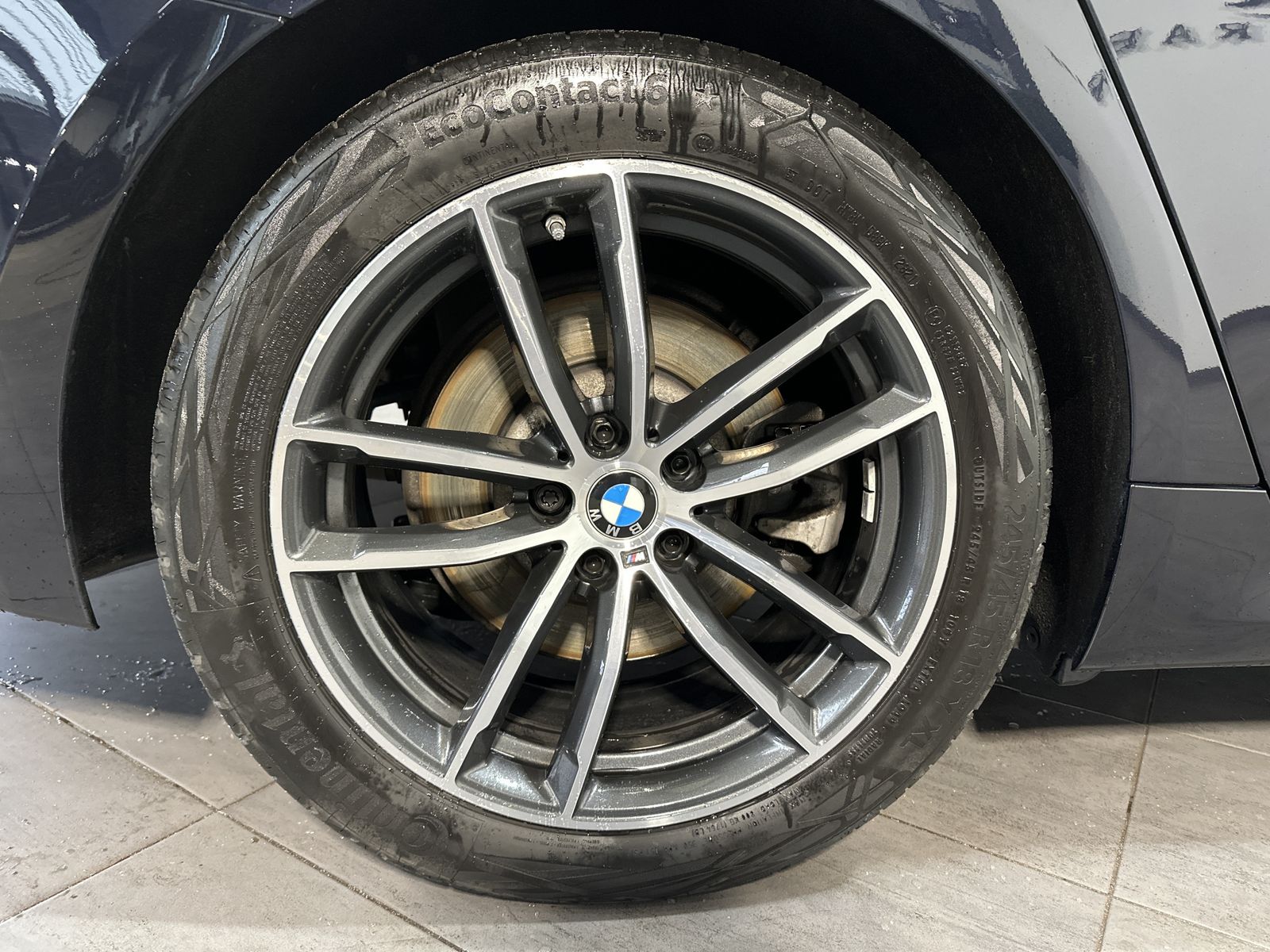 Fahrzeugabbildung BMW 520d Touring M-Sport NAV+LED+HIFI+KAMERA+18ZO+PP