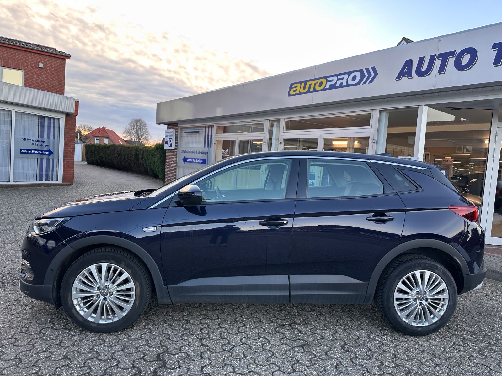 Fahrzeugabbildung Opel Grandland (X) 1.2 Turbo Navi/LED/SHZG/APP/GRA