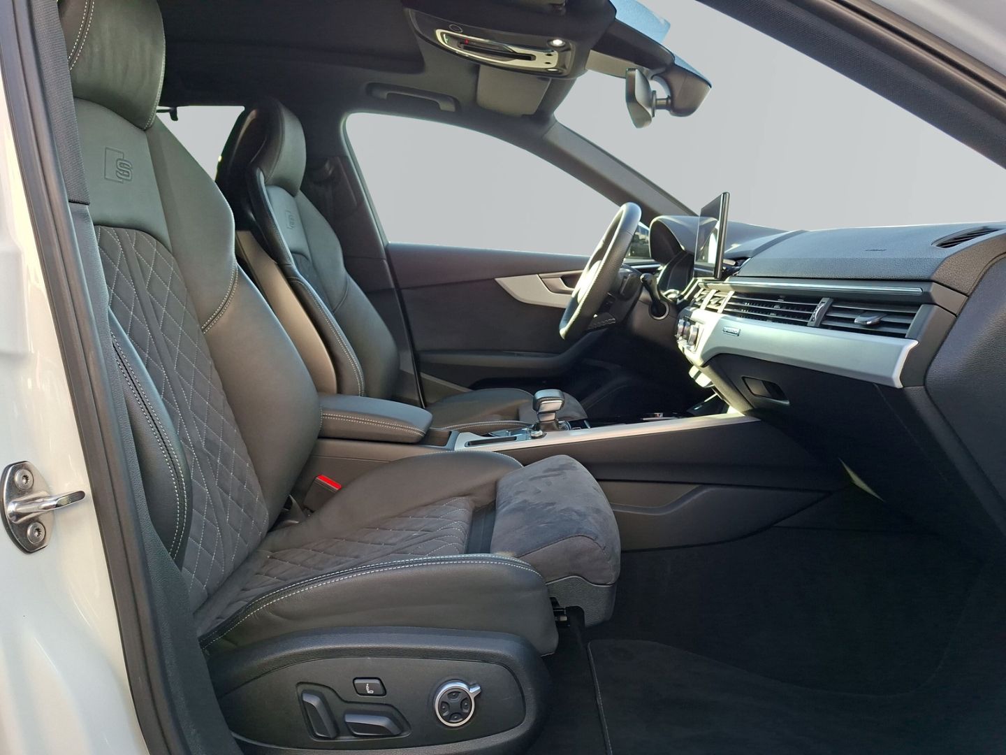 A4 Avant quattro S line *S-Sitze*AHK*PANO*