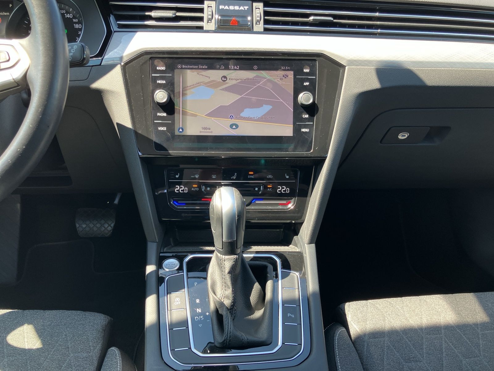 Fahrzeugabbildung Volkswagen Passat Variant TDI Business DSG LED AHK Navi ACC