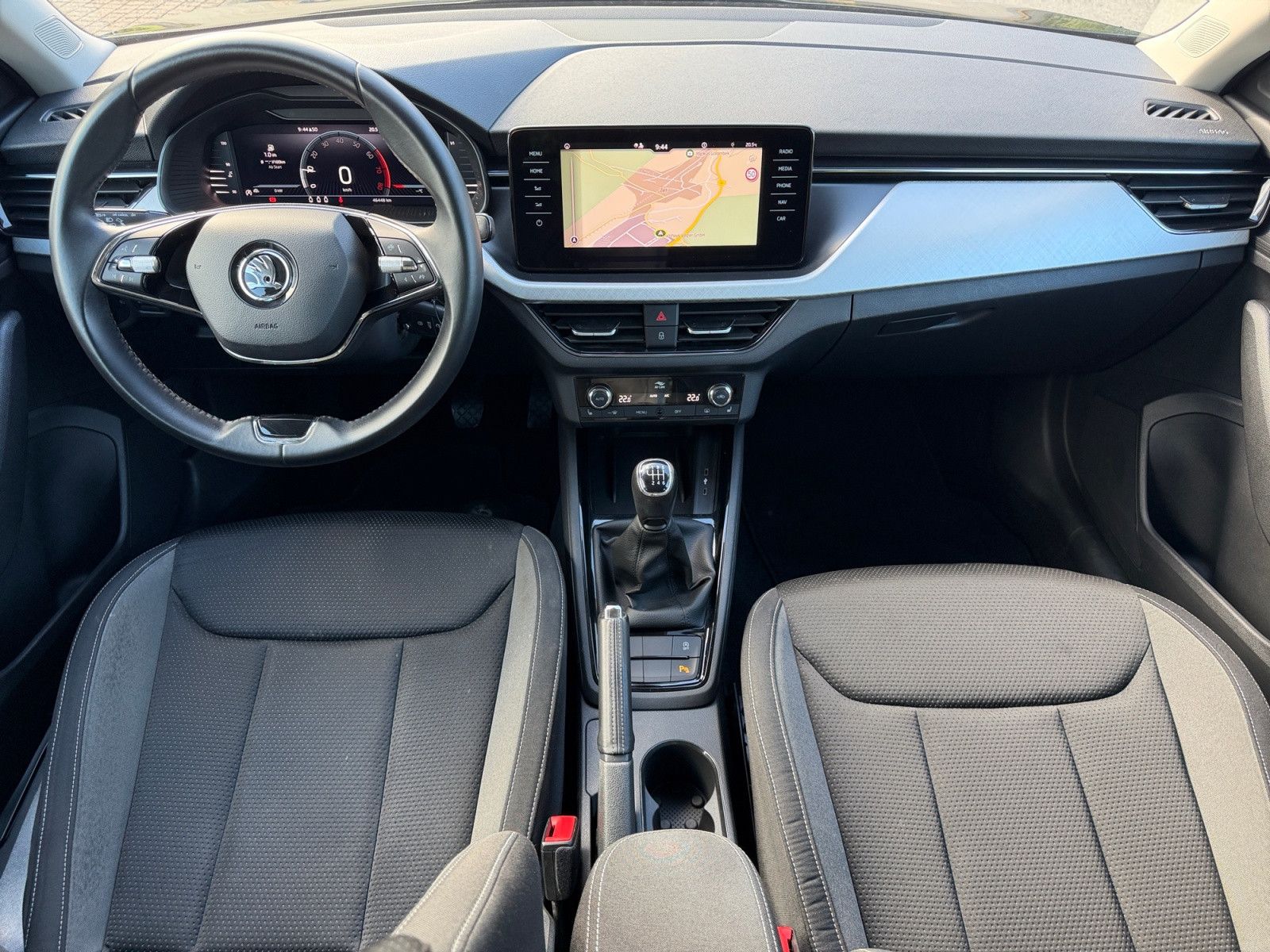 Kamiq Tour Navi CarPlay Sitzheizung PDC Tempomat