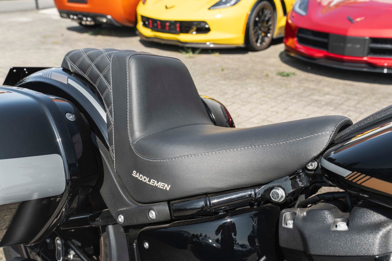 Fahrzeugabbildung Harley-Davidson FXLRST