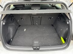 Fahrzeugabbildung Volkswagen Golf VIII Lim. Life Navi Sitzh ACC Lane Massage
