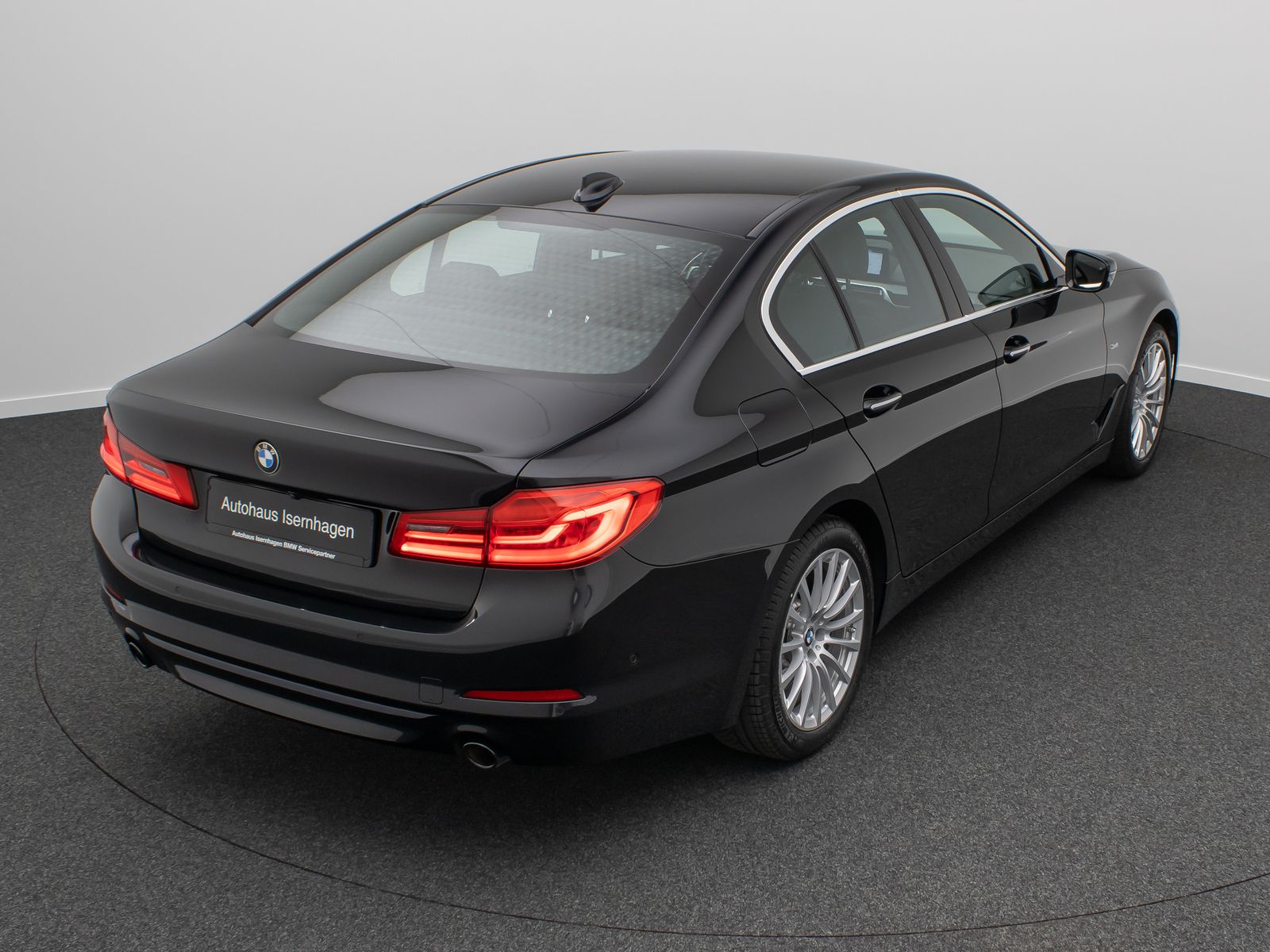 Fahrzeugabbildung BMW 530d Sport Line ACC Kamera HUD HiFi DisplayKey