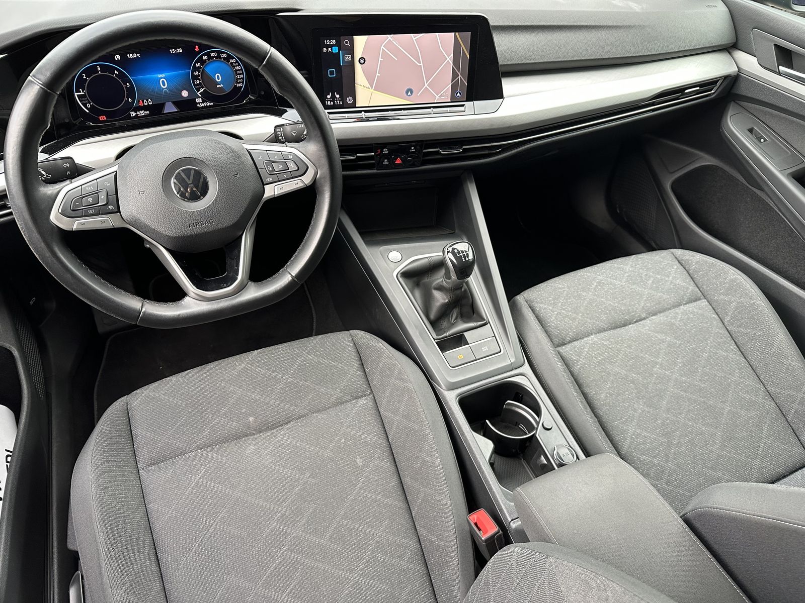 Fahrzeugabbildung Volkswagen Golf Variant 2.0 TDI Life NAV+LED+ACC+PP+SHZ+1HD