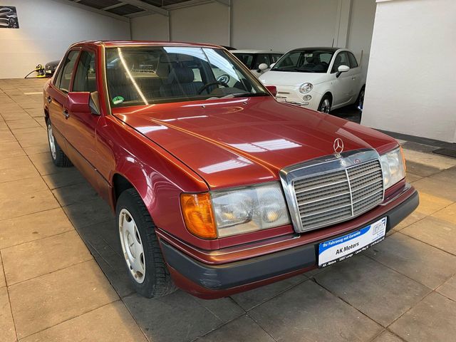 Mercedes-Benz 230 E