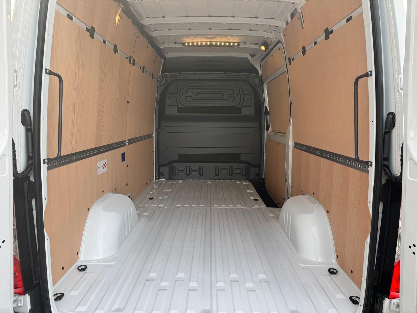 Fahrzeugabbildung Mercedes-Benz Sprinter 317 CDI 3665 9G AHK 3,5to Klima LED