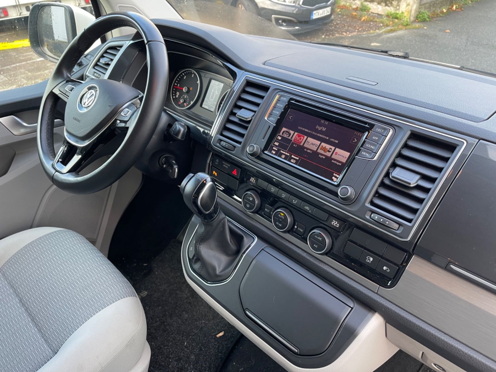 Fahrzeugabbildung Volkswagen T6 Caravelle Comfortline lang 9Sitze Automatik