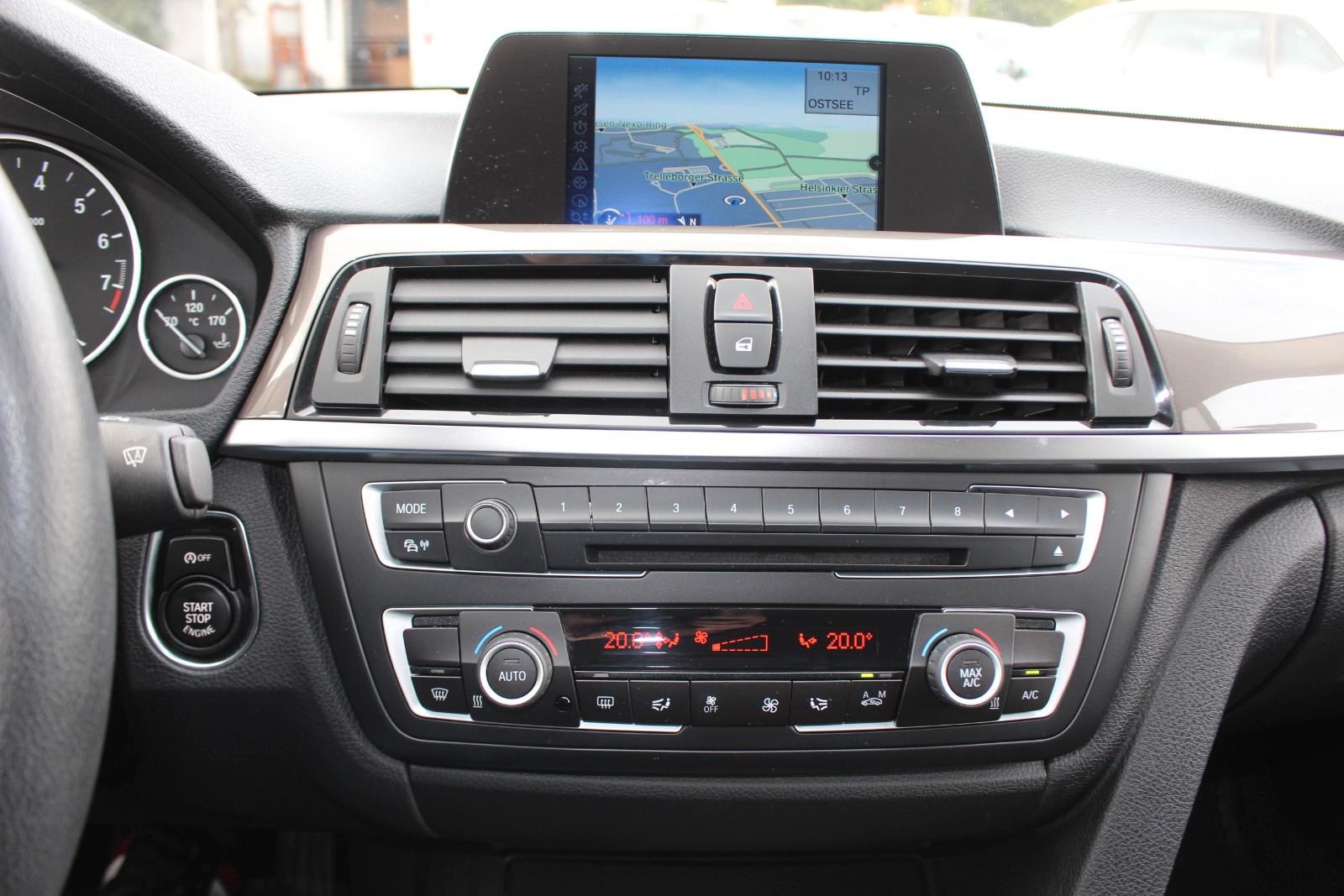 BMW 335i Touring 306 ch 6 cylindres • Boîte manuelle 6 • GPS • Xénon • Attelage • Hayon électrique