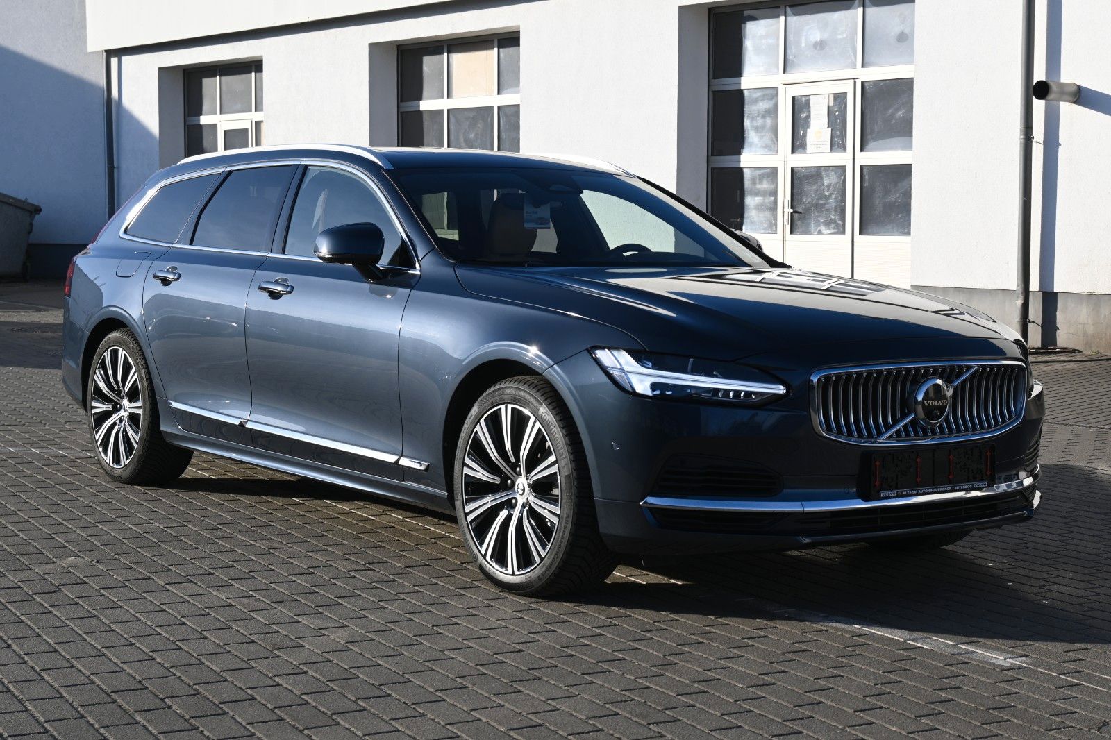 Fahrzeugabbildung Volvo V90 T8 AWD PHEV Inscrip.*Pano*STHZG*360°*