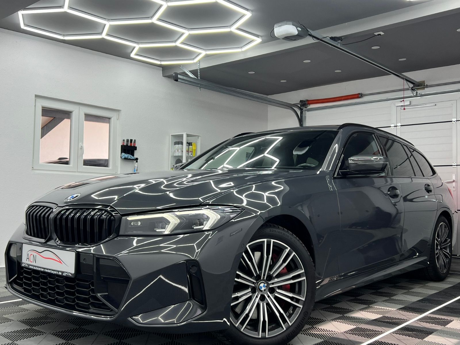 Fahrzeugabbildung BMW 330 i xDrive M SPORT PRO/LED/AHK/PANO/DRAVITGRAU