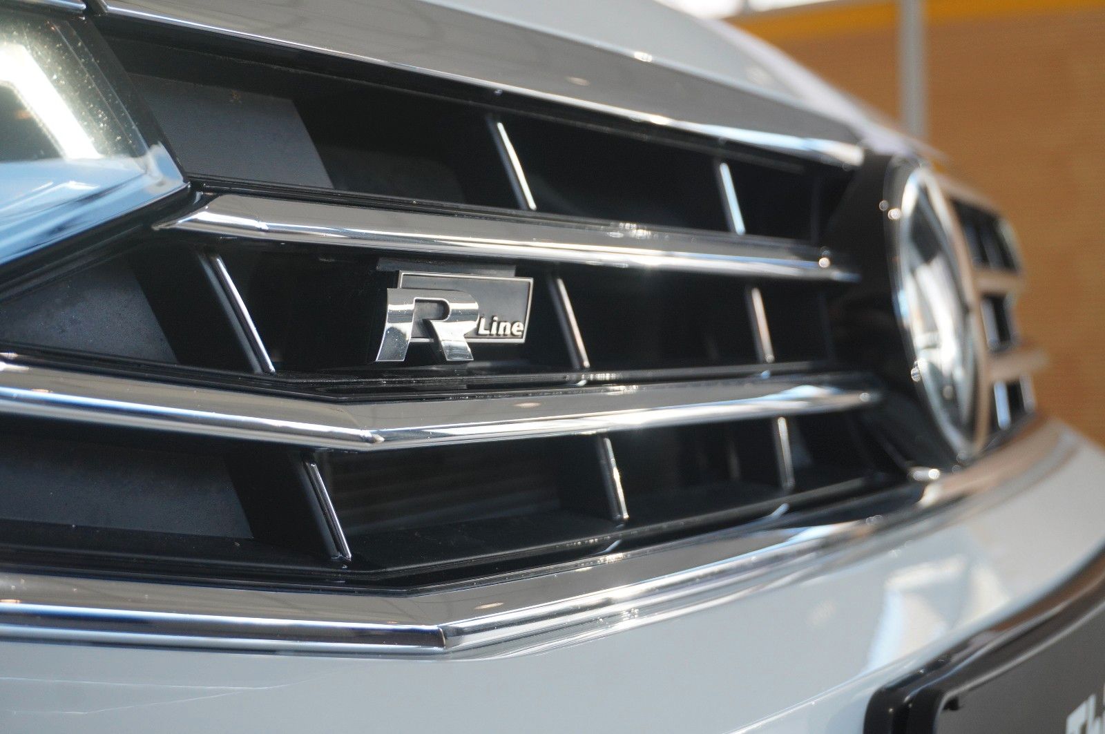 Fahrzeugabbildung Volkswagen Passat Vari. 2.0D R-LINE 4M NAVI/LED/KAMERA/AHK