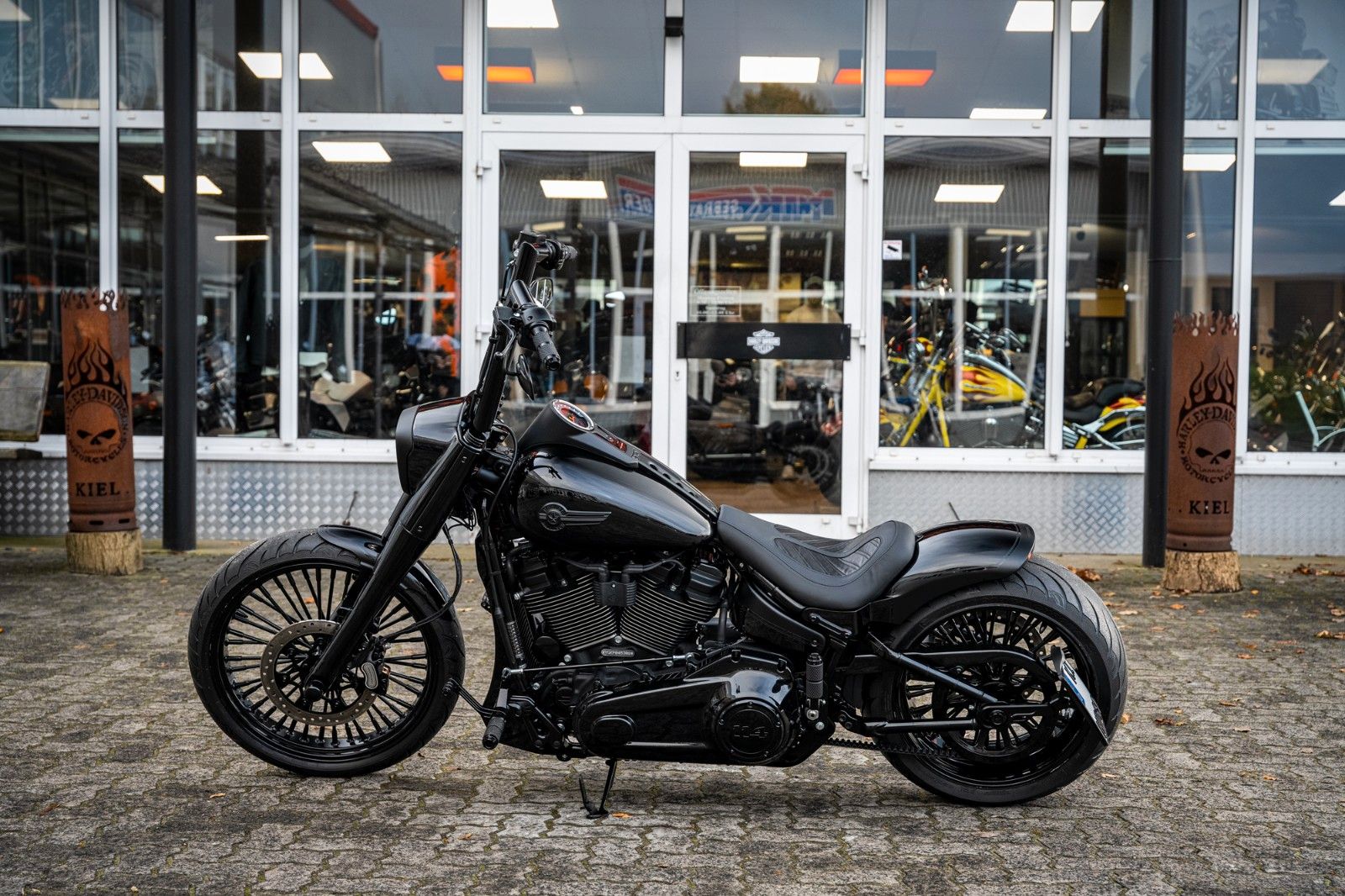 Fahrzeugabbildung Harley-Davidson SPECIAL DARK FAT BOY FLFBS 114 verb. bestellen