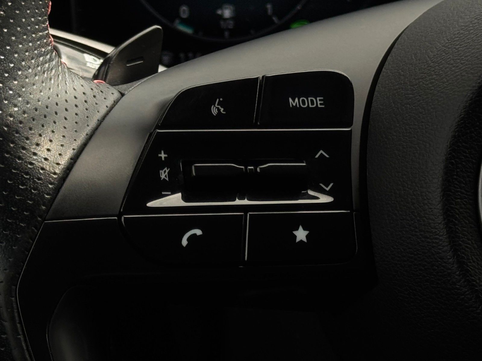 Fahrzeugabbildung Hyundai Tucson 1.6 T-GDI N Line PHEV 4WD KRELL Cam CarPl