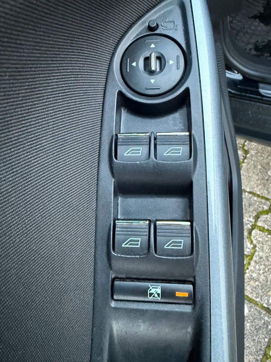Ford Focus 2012 — photo 10