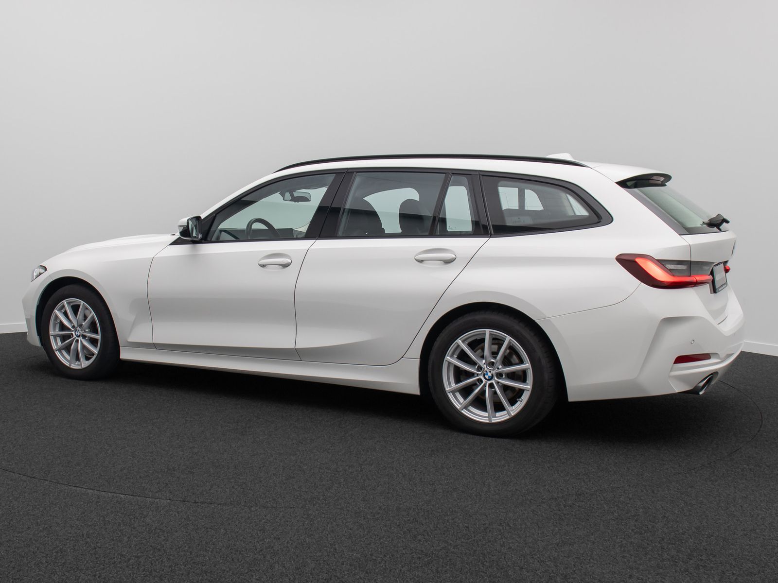 Fahrzeugabbildung BMW 320d HUD DAB Sport Komfort Alarm Teilleder AHK