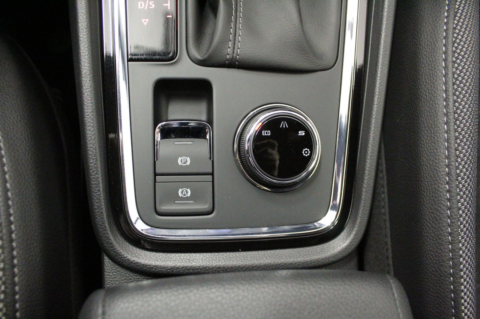 Fahrzeugabbildung SEAT Ateca 1.5 TSI ACT 110kW Xcellence DSG *Winterräd