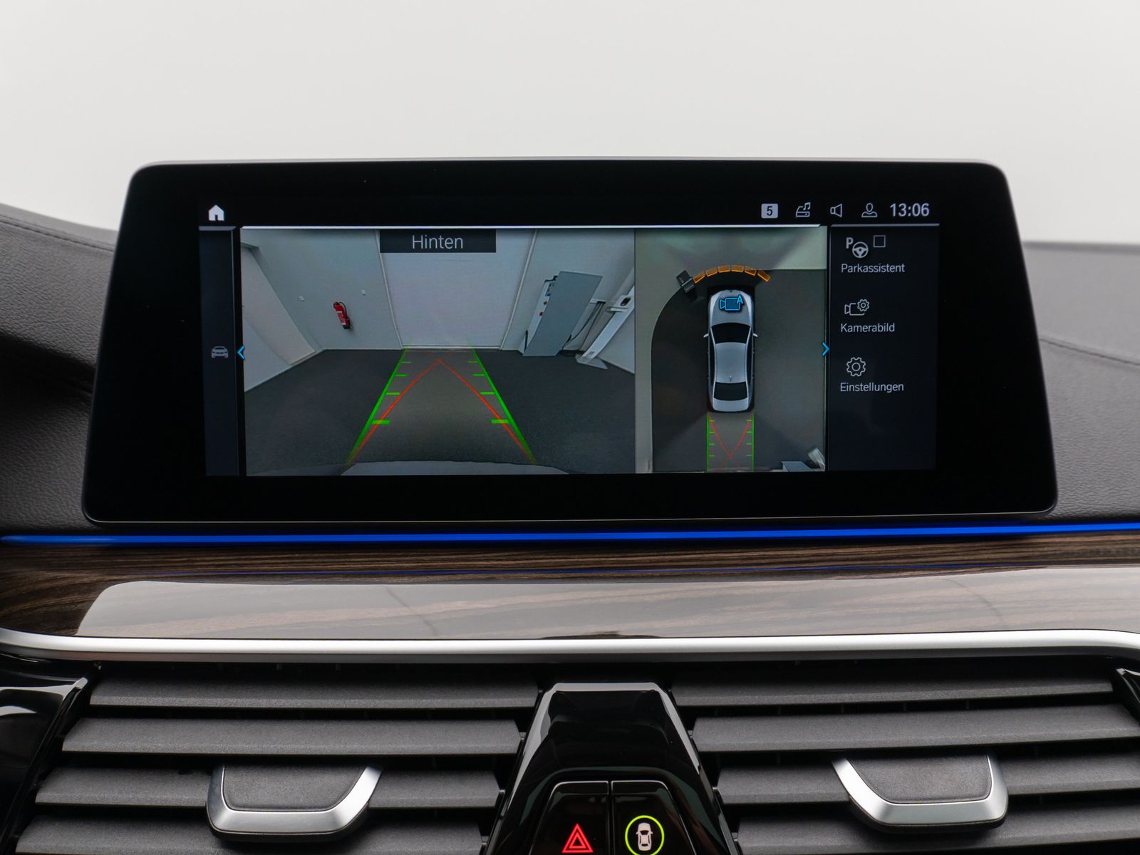 Fahrzeugabbildung BMW 530e xD LuxuryLine 360°Glasdach HUD HiFi Massage
