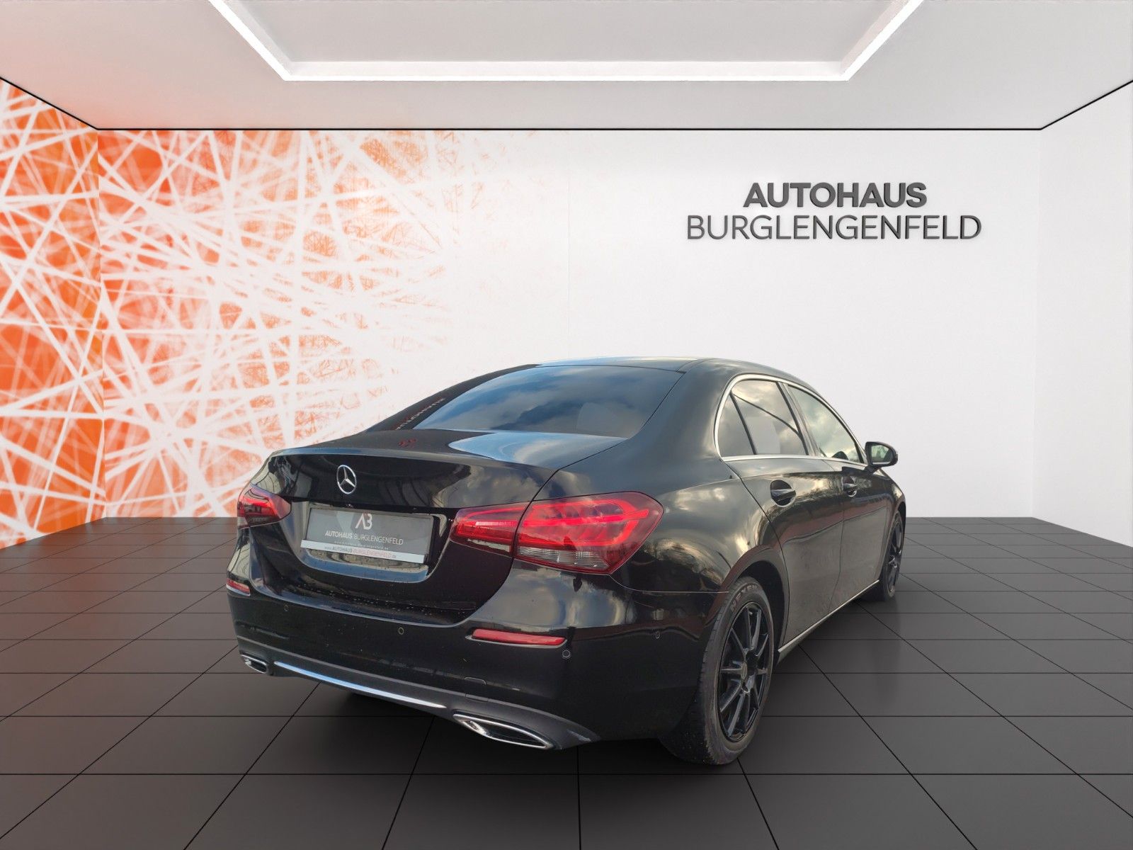 Fahrzeugabbildung Mercedes-Benz A200 Lim. ! NAVI ! PANORAMA ! LEDER ! MOTOR NEU