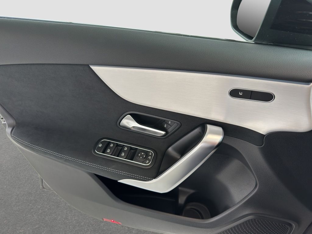 Fahrzeugabbildung Mercedes-Benz A 200 AHK*Navi*Fernlichtass.*LED*PDC*Sportp.*AUT