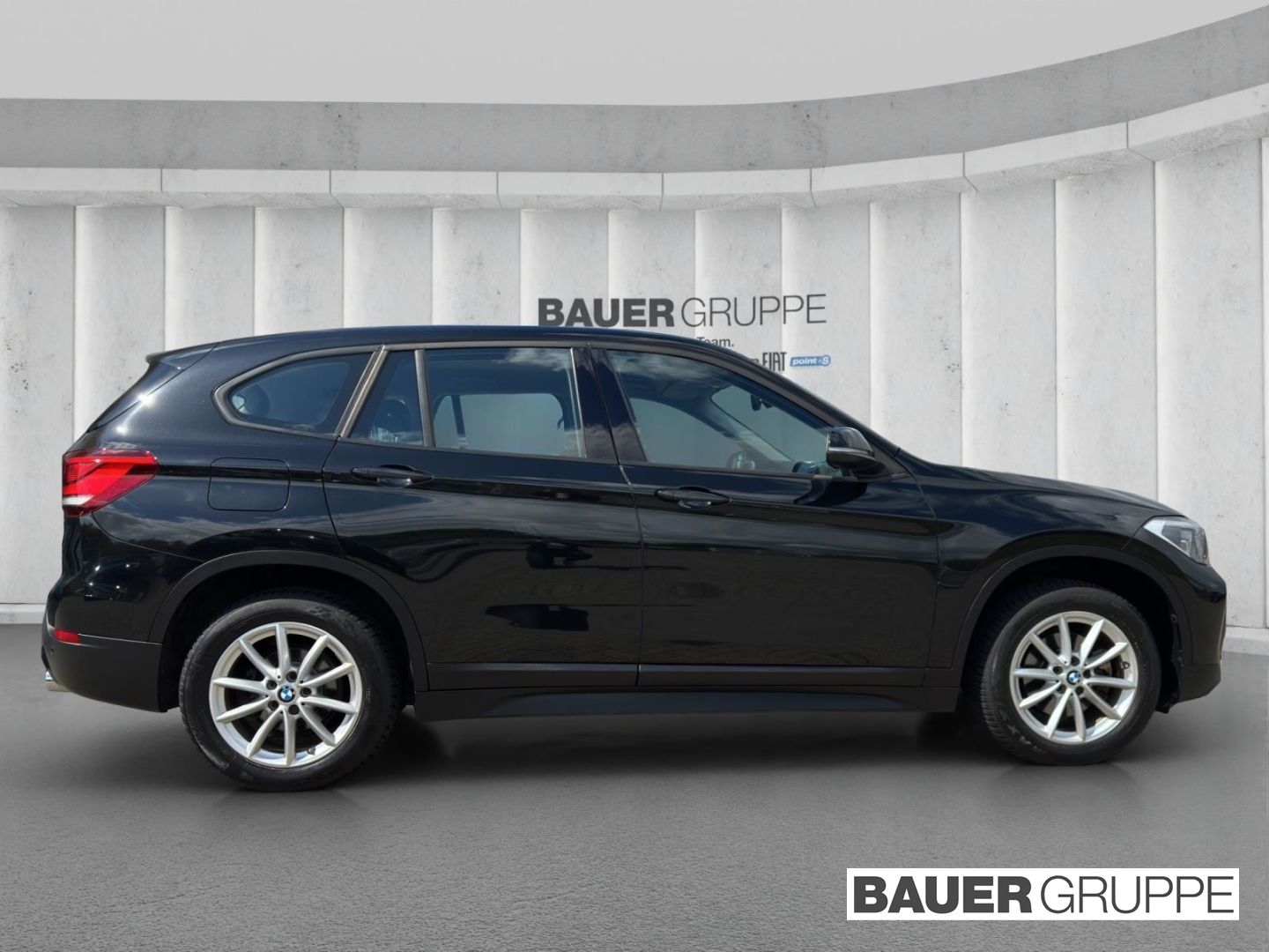 BMW X1 sDrive18d Advantage RFK AHK Navi LED El. Heck foto 8