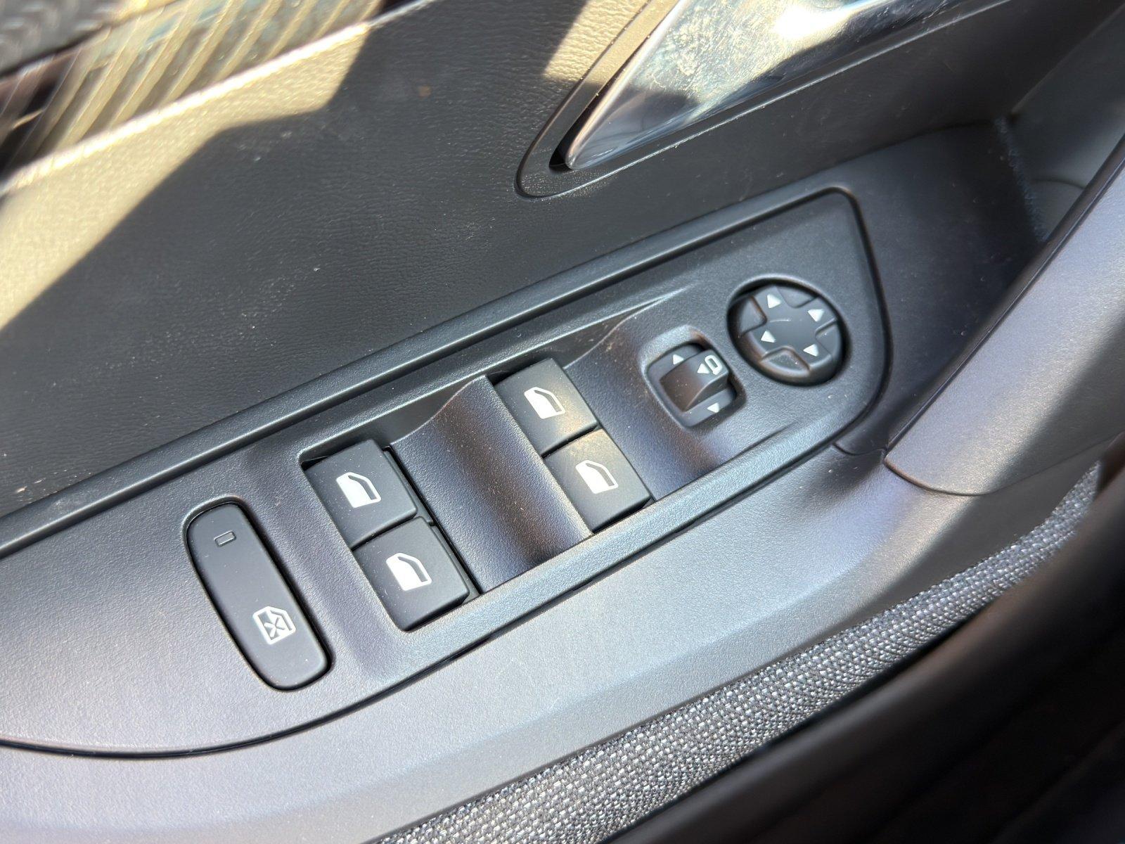 Peugeot 2008 BUSINESS Benzin 100 Allwetterreifen