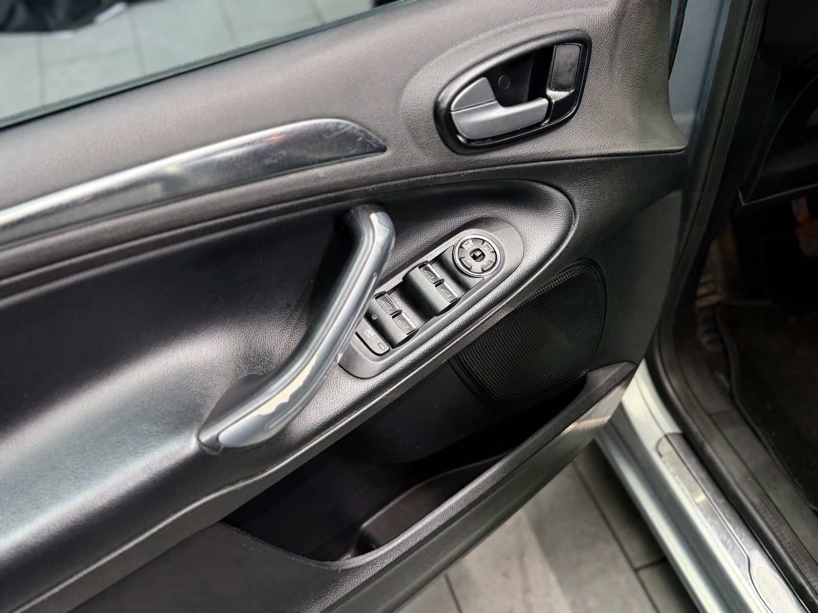 Fahrzeugabbildung Ford S-MAX Titanium|AHK|HU 05/2027