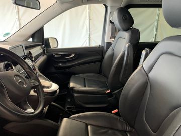 Mercedes V 220 - 10