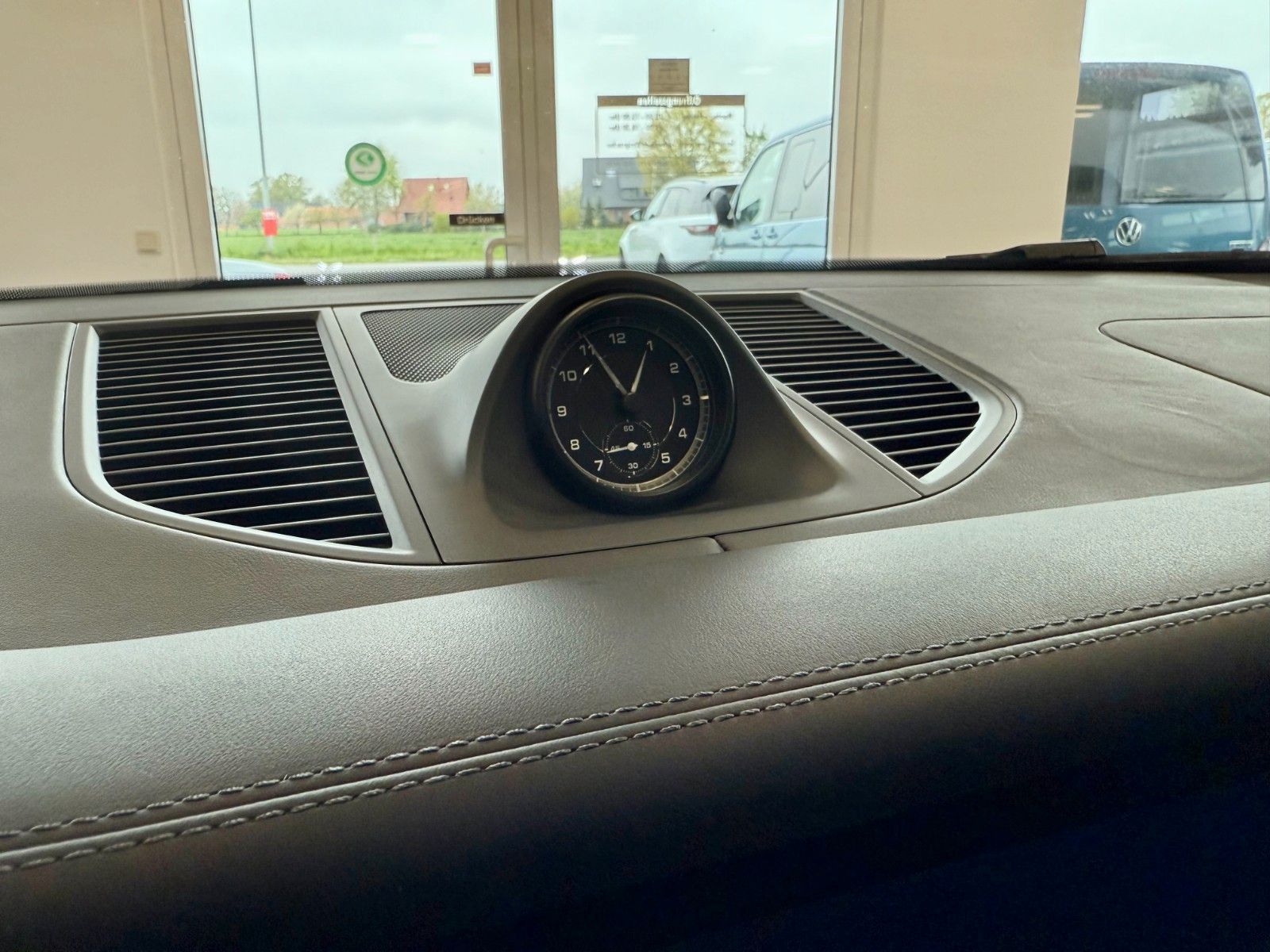 Fahrzeugabbildung Porsche Macan Luftfederung/Panorama/Keyless/21Zoll/BOSE