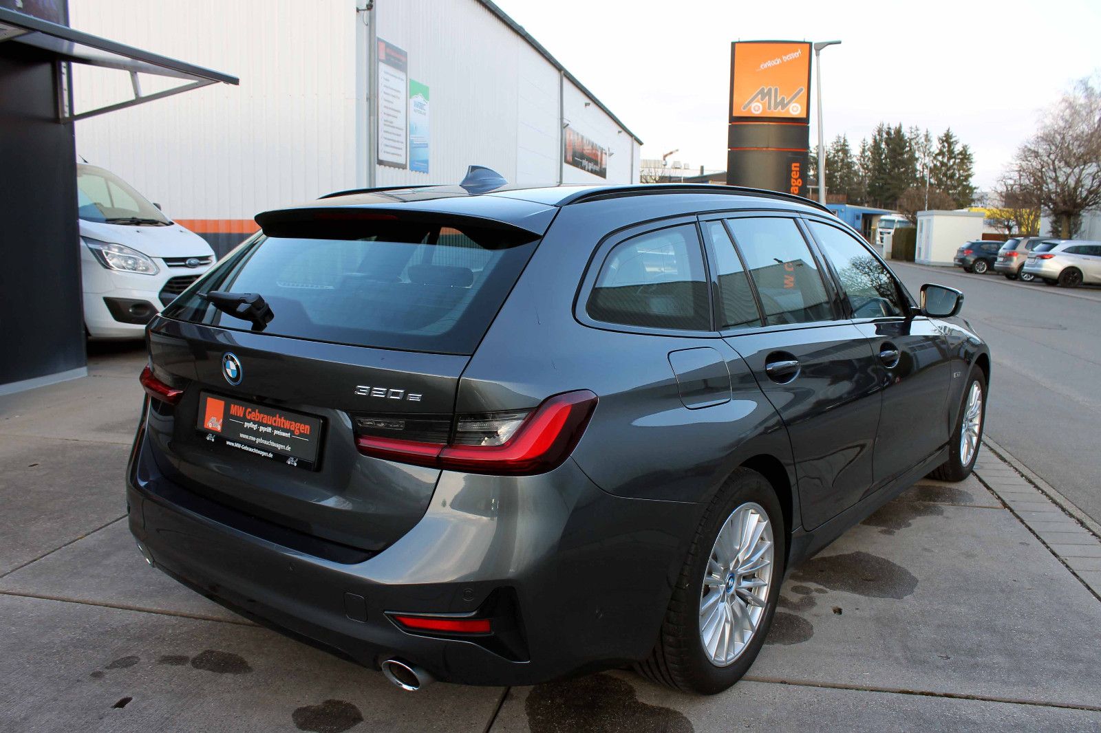 Fahrzeugabbildung BMW 320e Touring Sport-Line LED PANO ACC SHZ CarPlay
