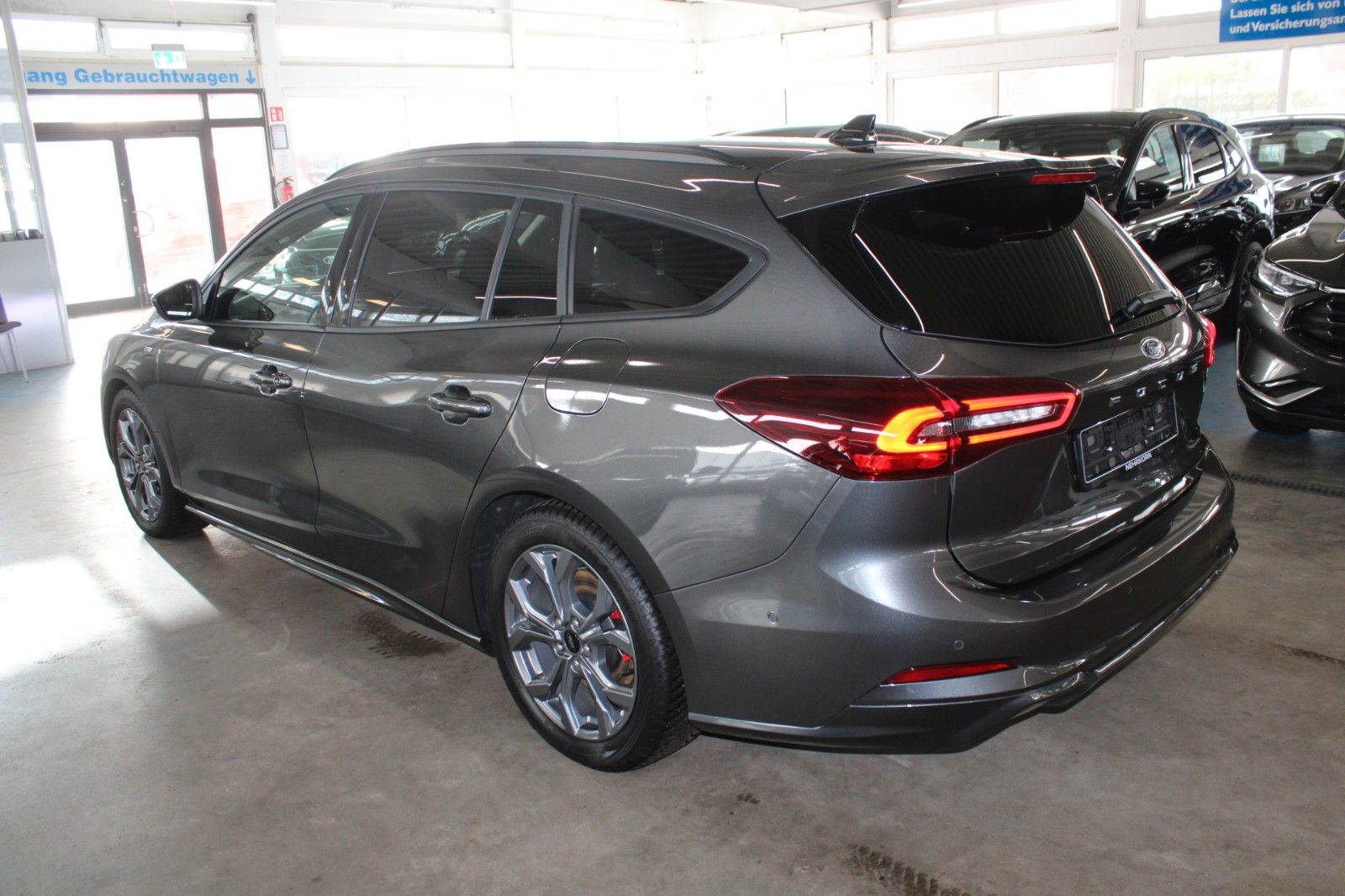 Fahrzeugabbildung Ford Focus ST-Line X Aut. LED ACC Leder Pano HUD Wint