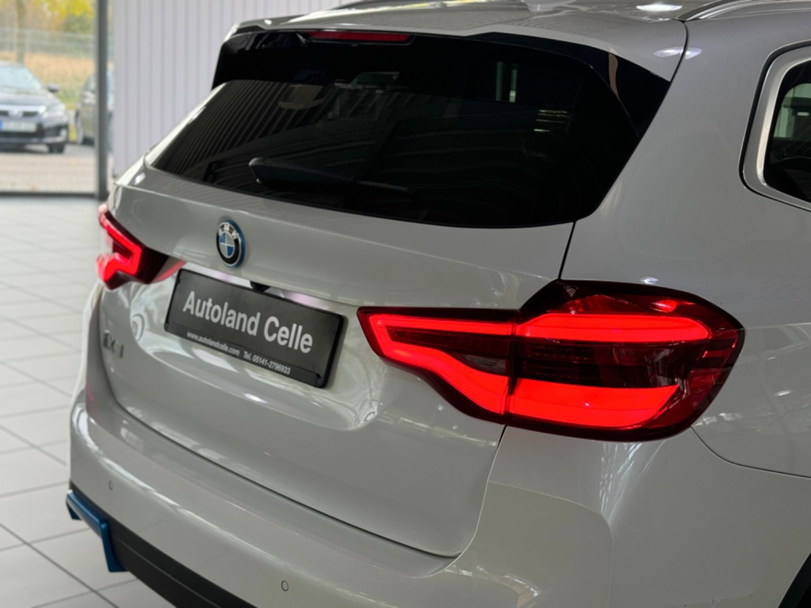 Fahrzeugabbildung BMW iX3 Impressive 360°HUD DAB H/K Komfort 20Zoll