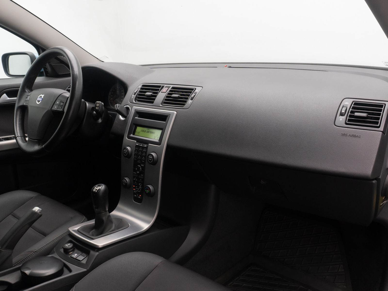 Fahrzeugabbildung Volvo V50 2.0 D Momentum BiXenon AHK HiFi Alarm Tempom