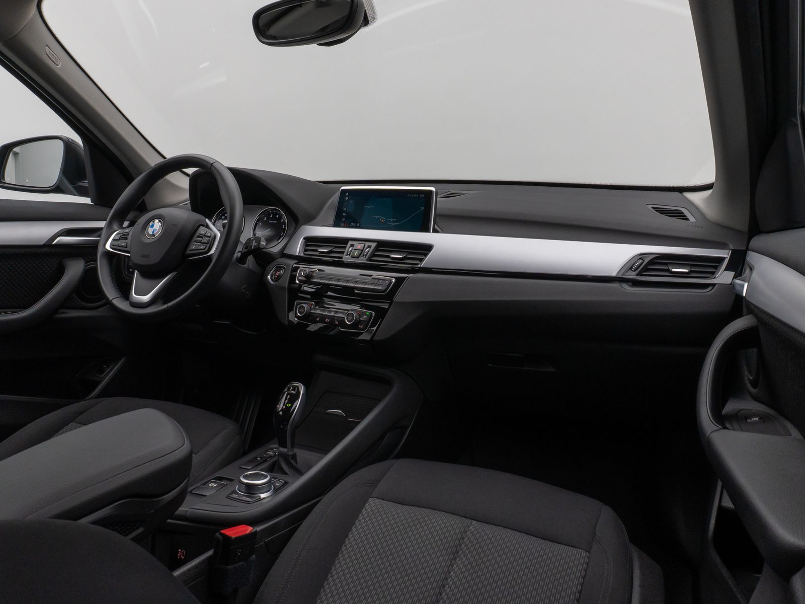 Fahrzeugabbildung BMW X1 sD20i Kamera DAB HiFi Navi Geschwindigkeitsre