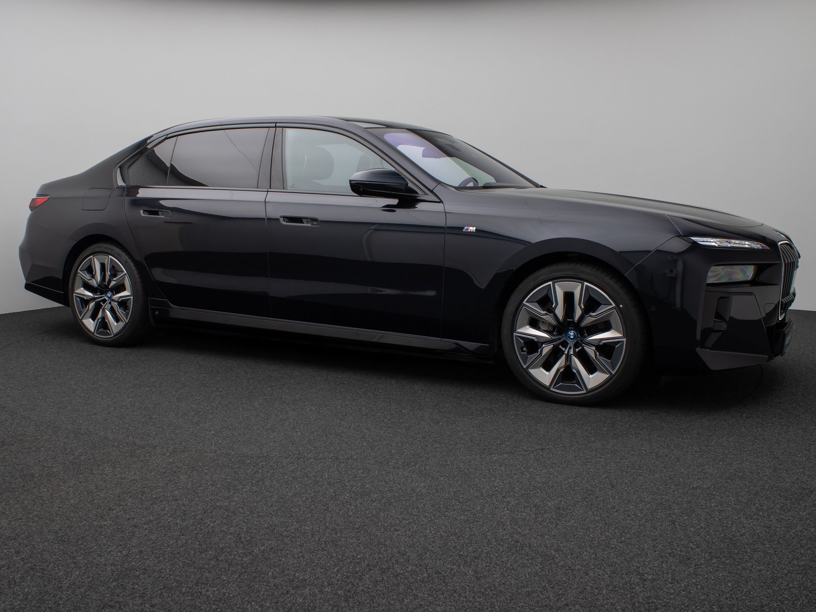 Fahrzeugabbildung BMW i7 xD60 M Sport 360°Pano B&W FondEnt SoftCL VOLL