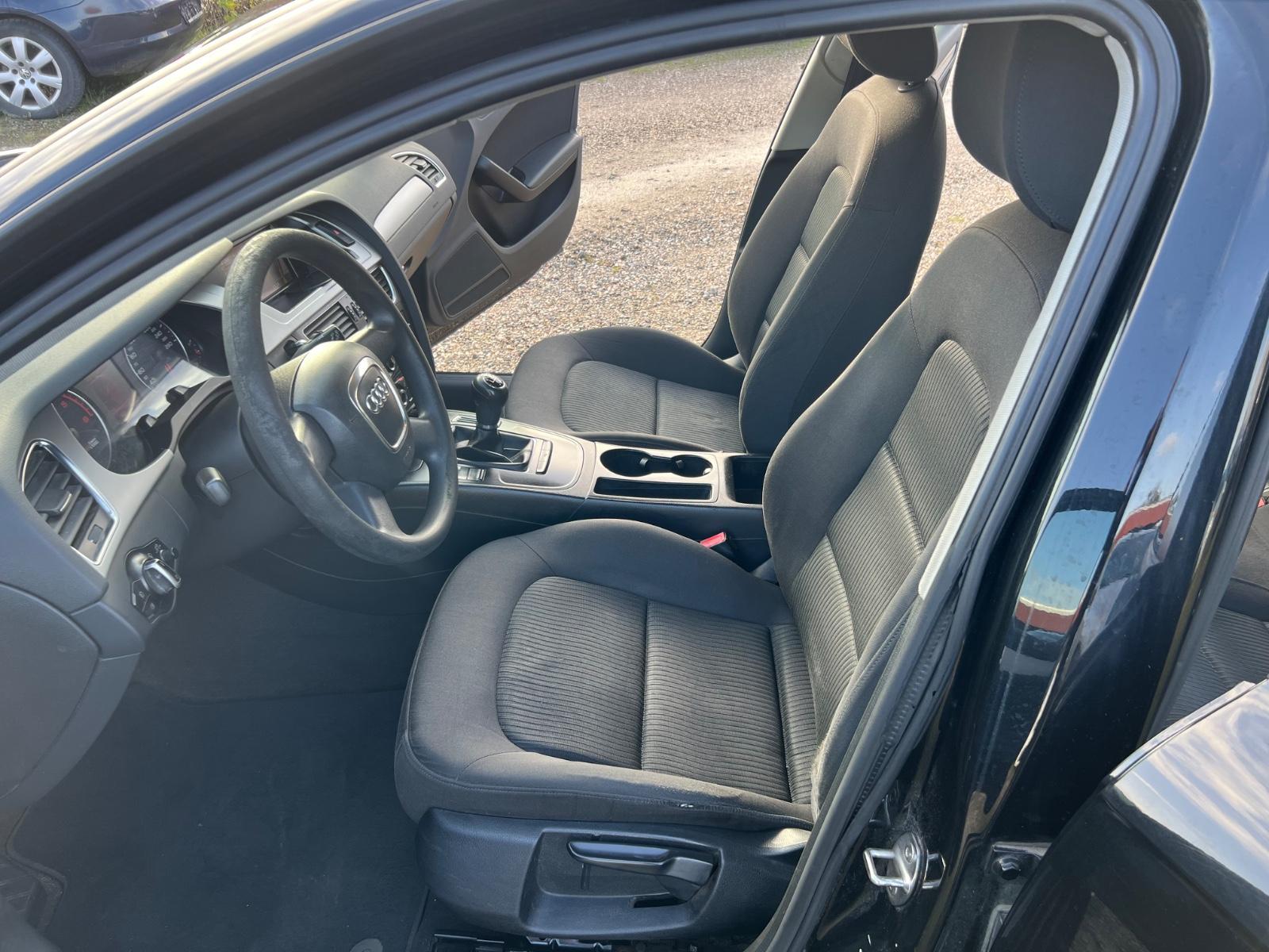 Audi A4 2011 — photo 12
