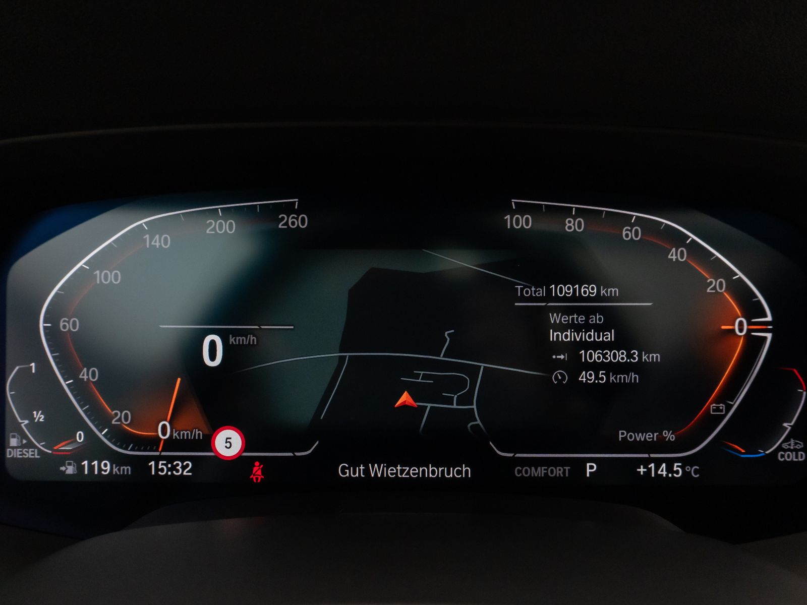 Fahrzeugabbildung BMW X5 xD30d M Sport Panorama Kamera HUD DAB HiFi