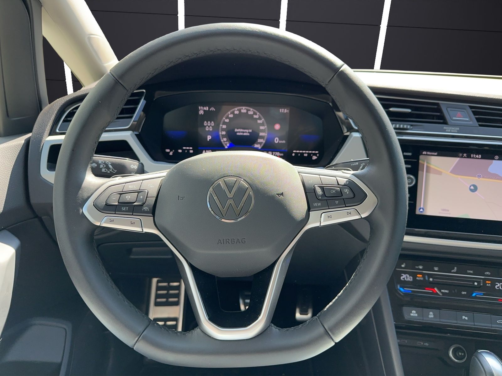 Fahrzeugabbildung Volkswagen Touran 2.0 TDI Move 7-Sitzer DSG Matrix ACC 17"
