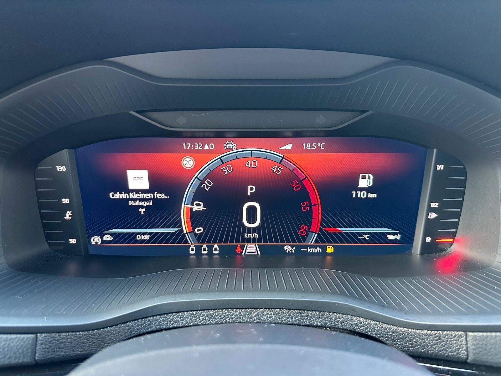Fahrzeugabbildung SKODA Karoq 2.0 TDI DSG 4x4 Sportline NAV+ACC+360GRAD