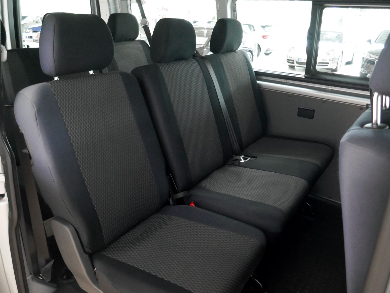 Fahrzeugabbildung Volkswagen T6.1 Transporter Kombi 2.0 DSG | PDC AHK GRA App