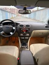 Ford Focus 1.6 Benzin Ghia  2009 - Ford Focus aus 2009: Ghia