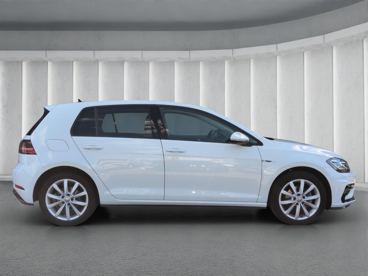 Volkswagen Golf VII R-LINE Highline 1.5TSI*DSG ACC LED Navi