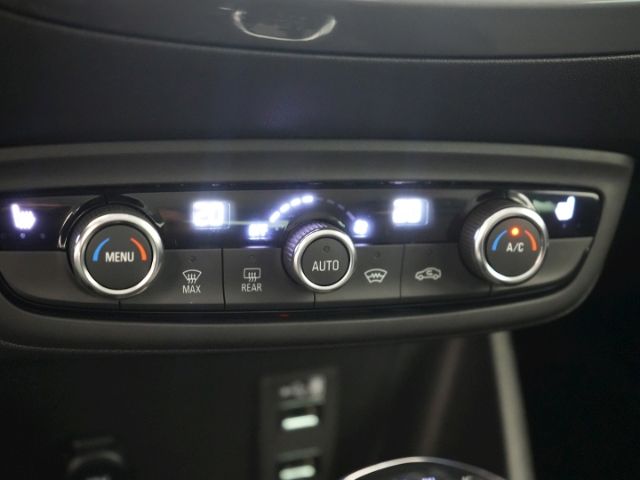 Crossland ELEGANCE PAKET+LED+NAVI+RÜCKFAHRKAMERA