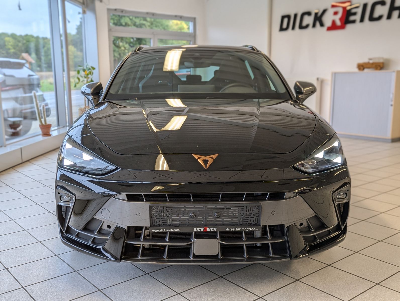 CUPRA Leon 1.5 eTSI Sennh Matrix Pano Edge/Dynamic AHK - Image 2