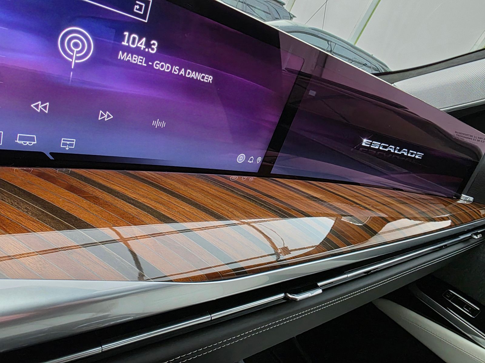 Fahrzeugabbildung Cadillac Escalade Sport Platinum T1: 129.000 EUR, Stock !