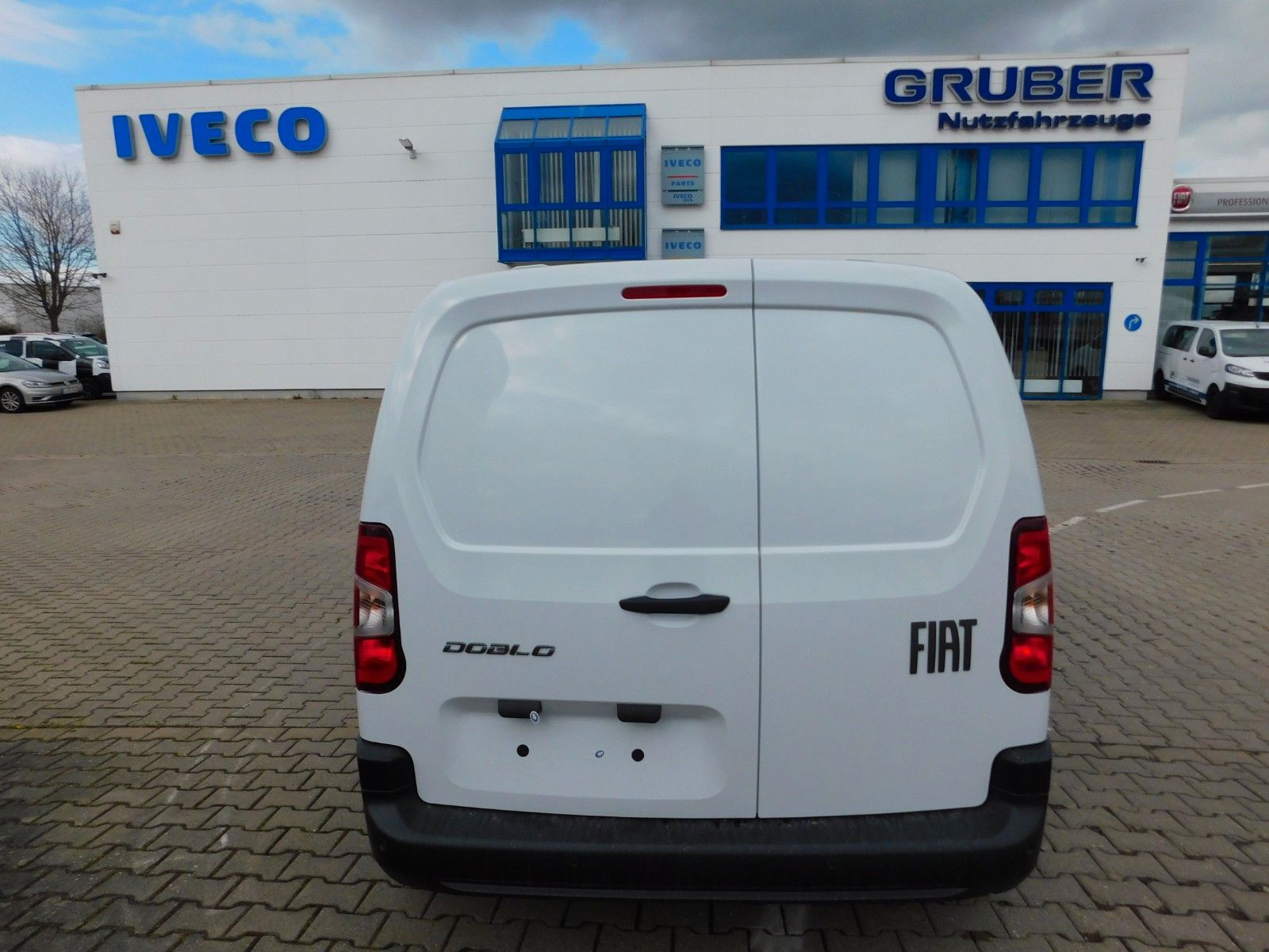 Fahrzeugabbildung Fiat Doblò Kastenwagen M 1.5 Diesel 75 kW