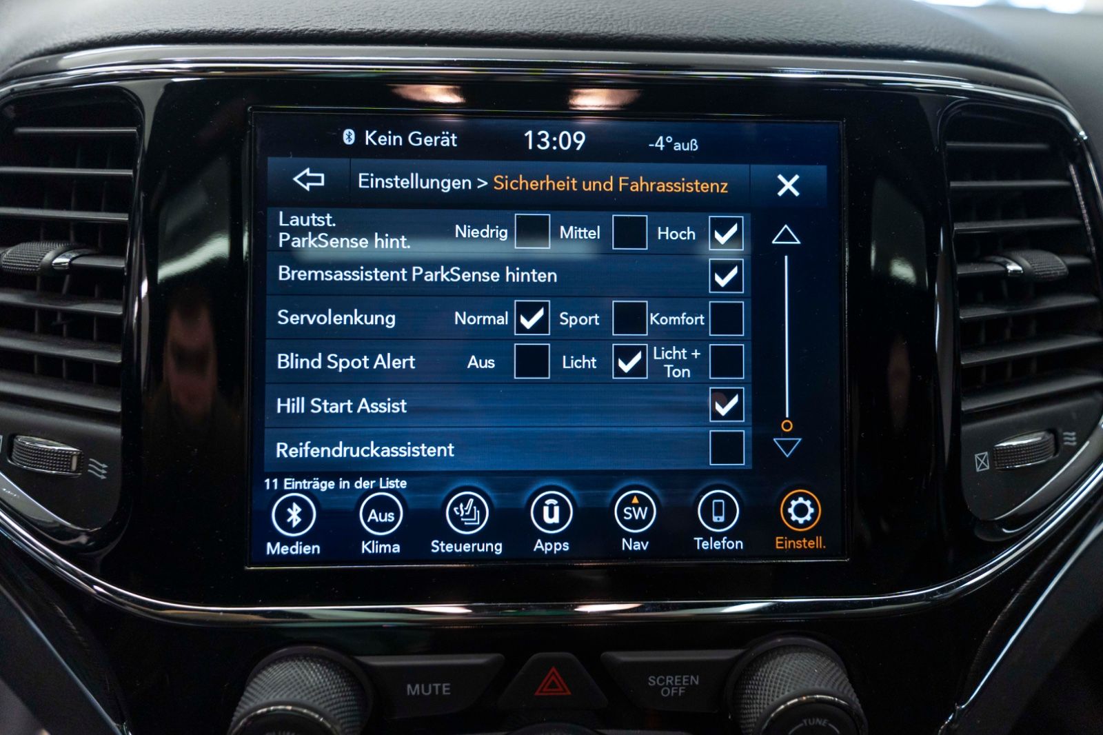 Fahrzeugabbildung Jeep Grand Cherokee Laredo X 3,6L LPG 4X4 KAM PANO