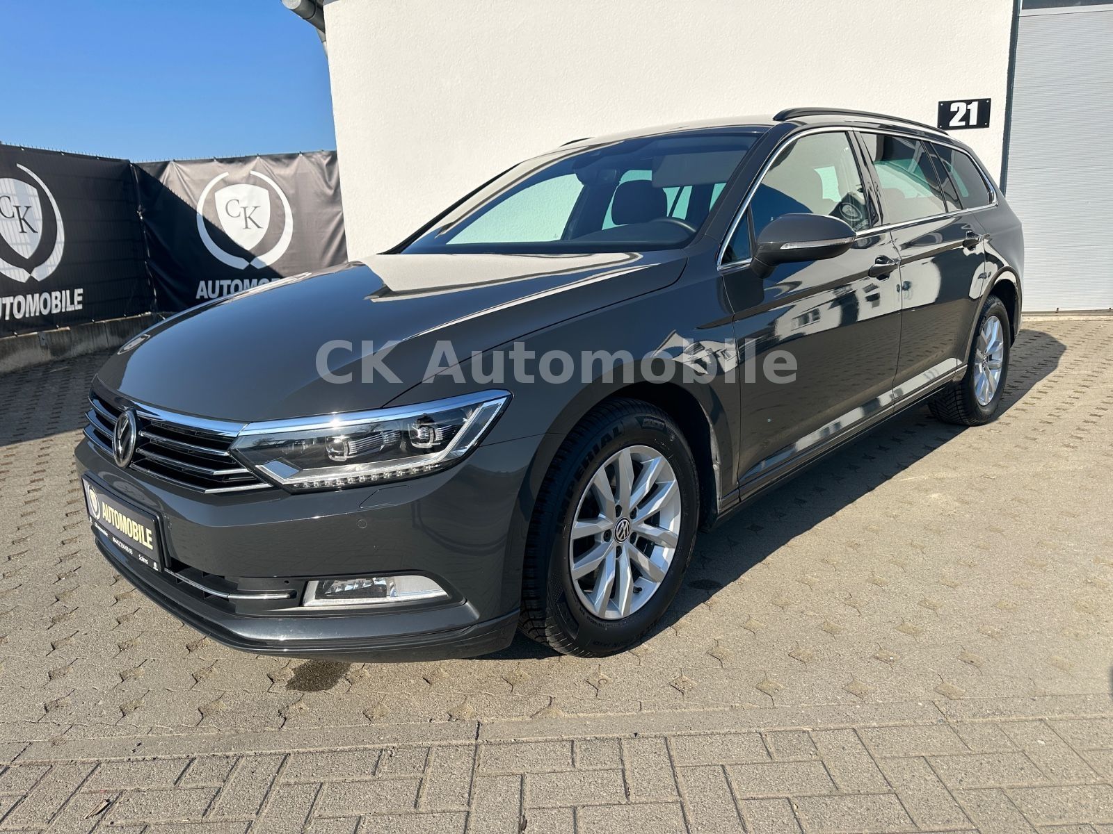 Fahrzeugabbildung Volkswagen Passat Variant Comfortline 2.0TDI/DSG/LED/AHK